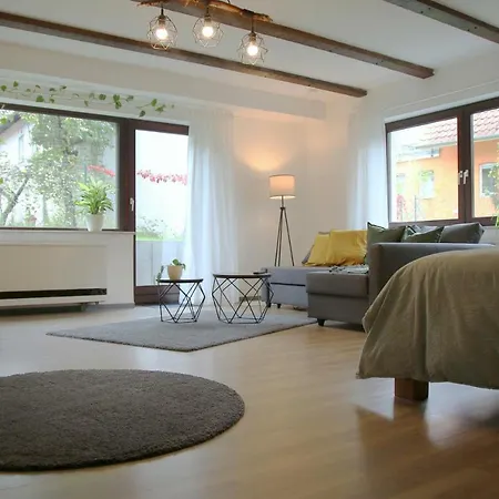 Studio-apartment Mit Garten, Parkplatz & Kueche *