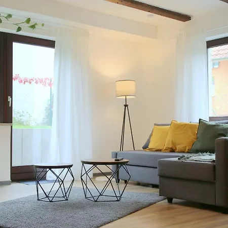 Studio-apartment Mit Garten, Parkplatz & Kueche *