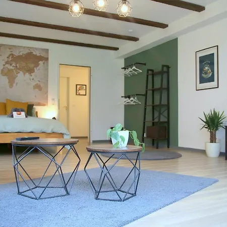 Studio-apartment Mit Garten, Parkplatz & Kueche *