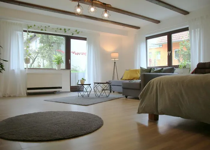 Studio-apartment Mit Garten, Parkplatz & Kueche *