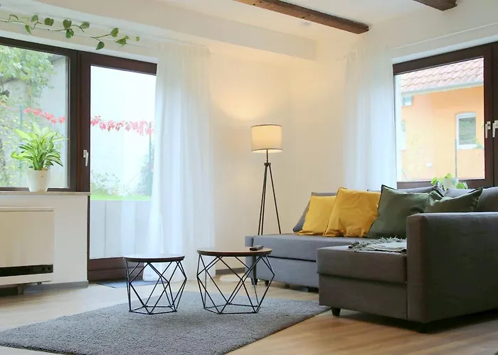 Studio-apartment Mit Garten, Parkplatz & Kueche *